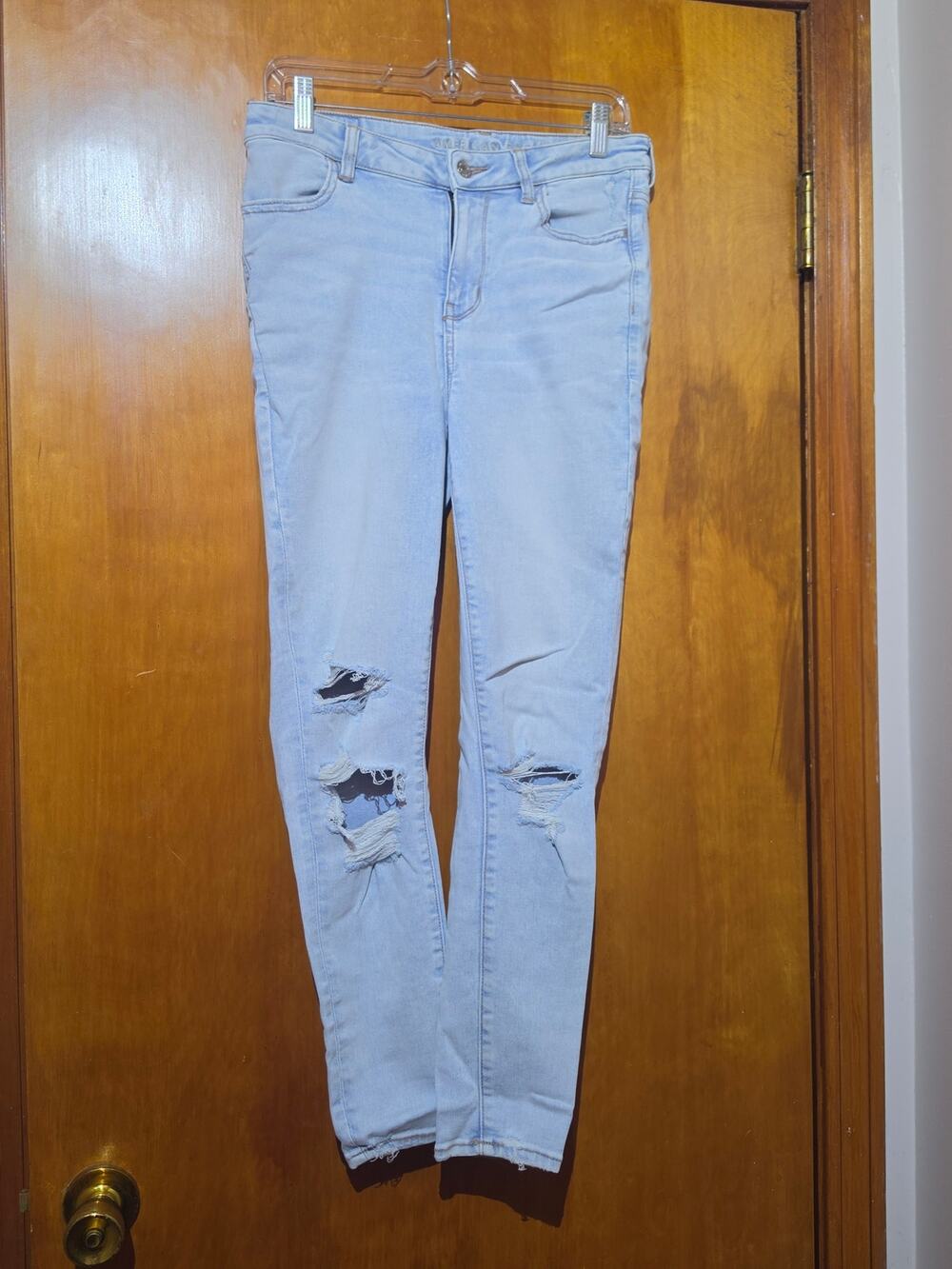 American Eagle Light Wash Distressed Skinny Jeans Size 10 Short